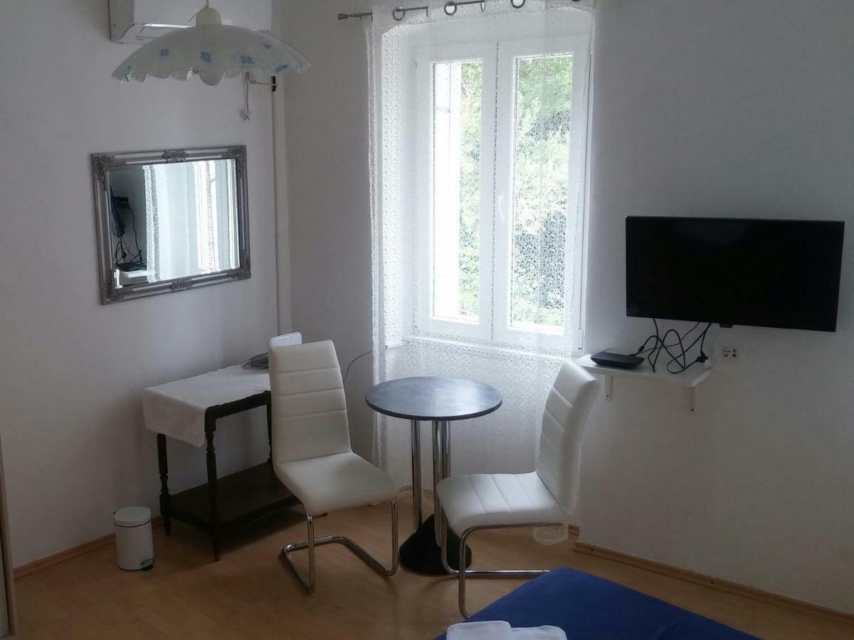 Family House Nerezine公寓 外观 照片