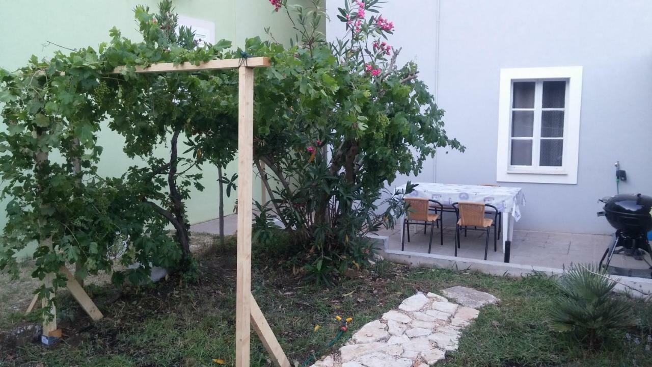 Family House Nerezine公寓 外观 照片