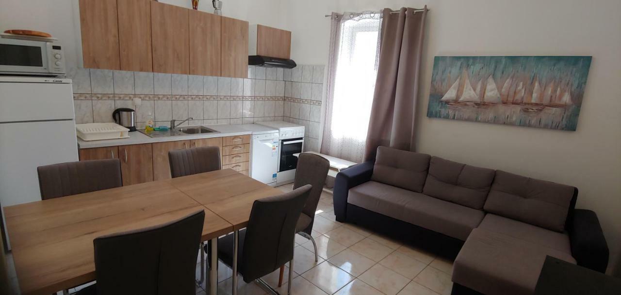 Family House Nerezine公寓 外观 照片